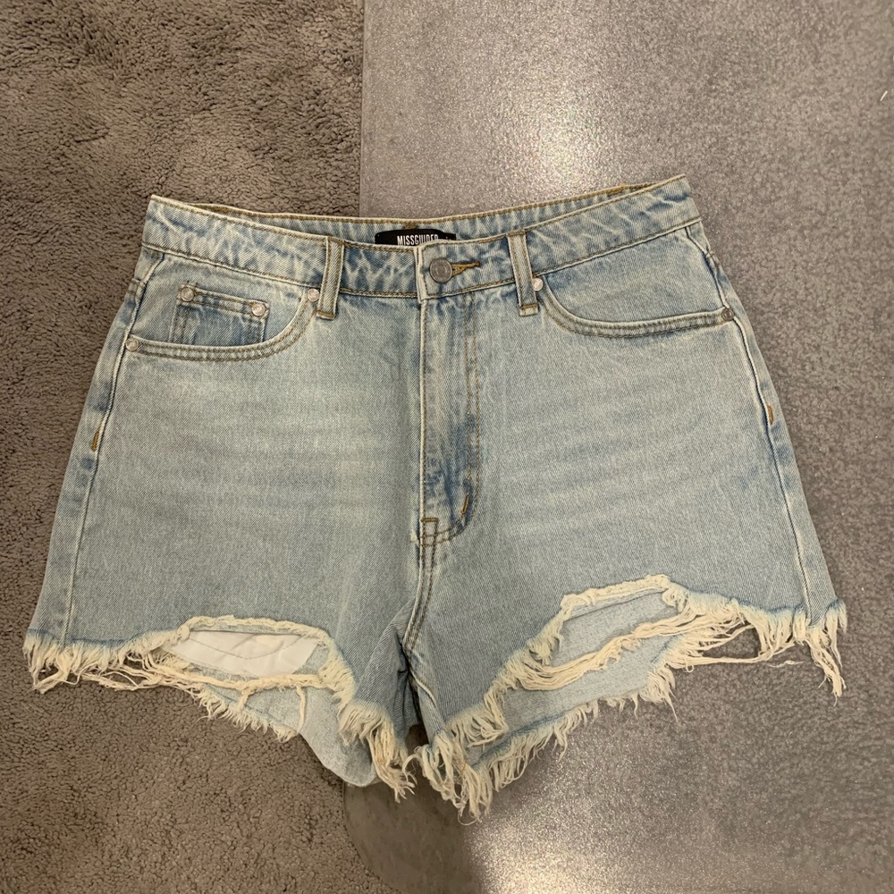 MISSGUIDED light wash shorts